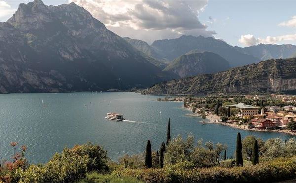 Dreaming the Lake -8%